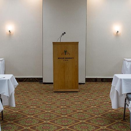 Rogue Regency Inn & Suites Medford Zewnętrze zdjęcie