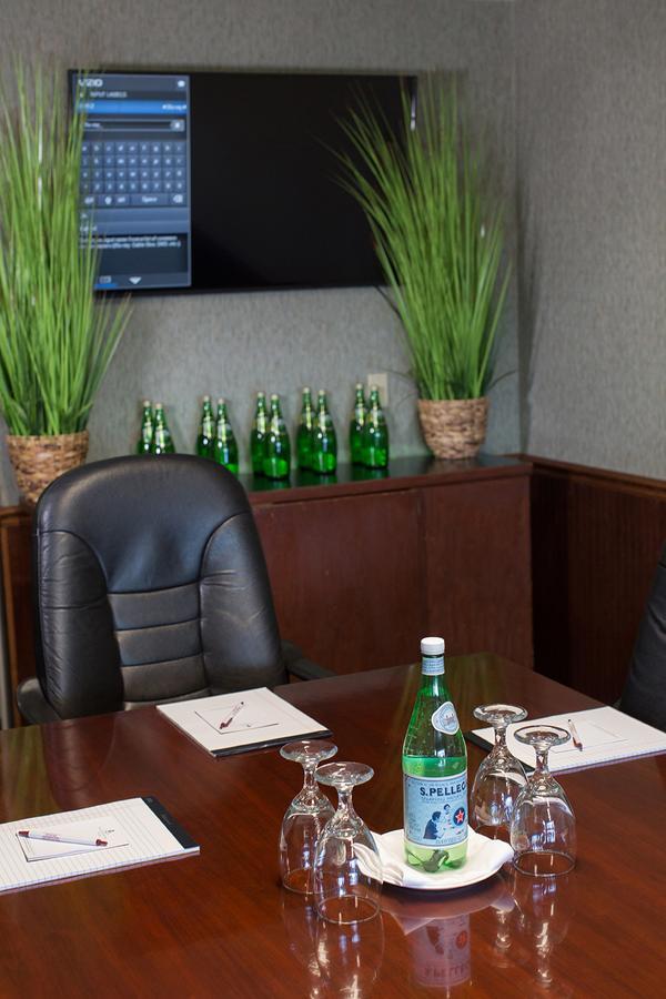 Rogue Regency Inn & Suites Medford Zewnętrze zdjęcie