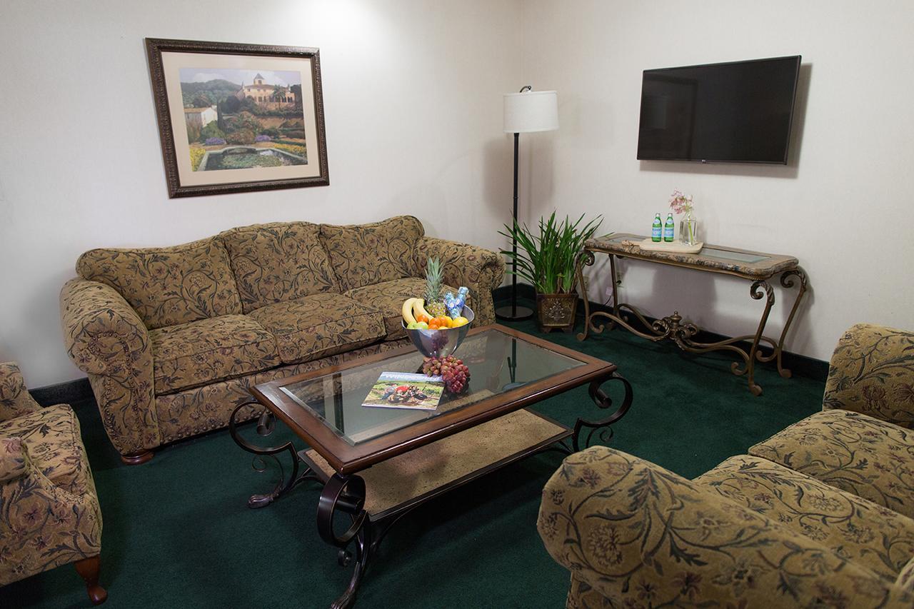 Rogue Regency Inn & Suites Medford Zewnętrze zdjęcie