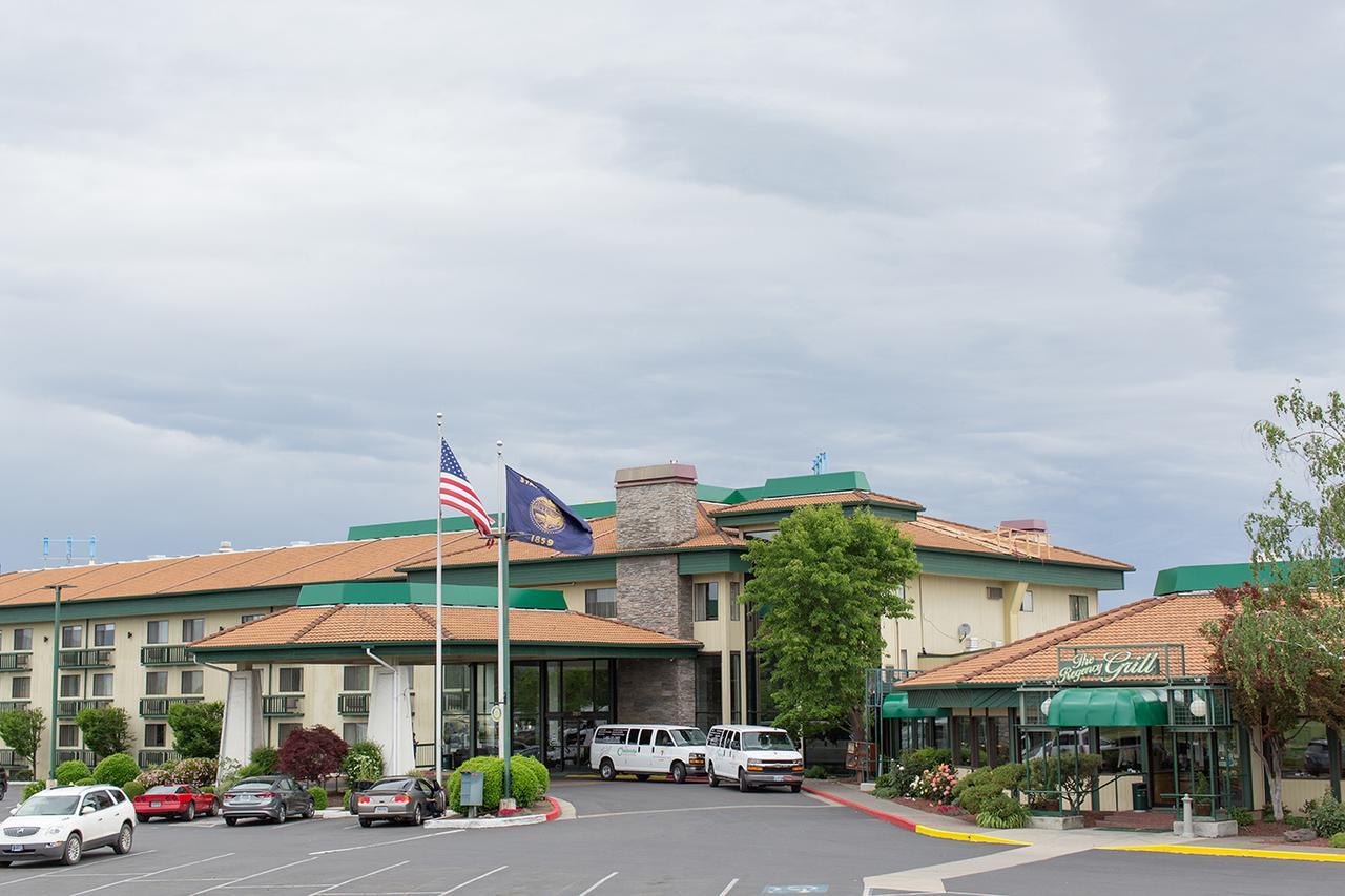 Rogue Regency Inn & Suites Medford Zewnętrze zdjęcie