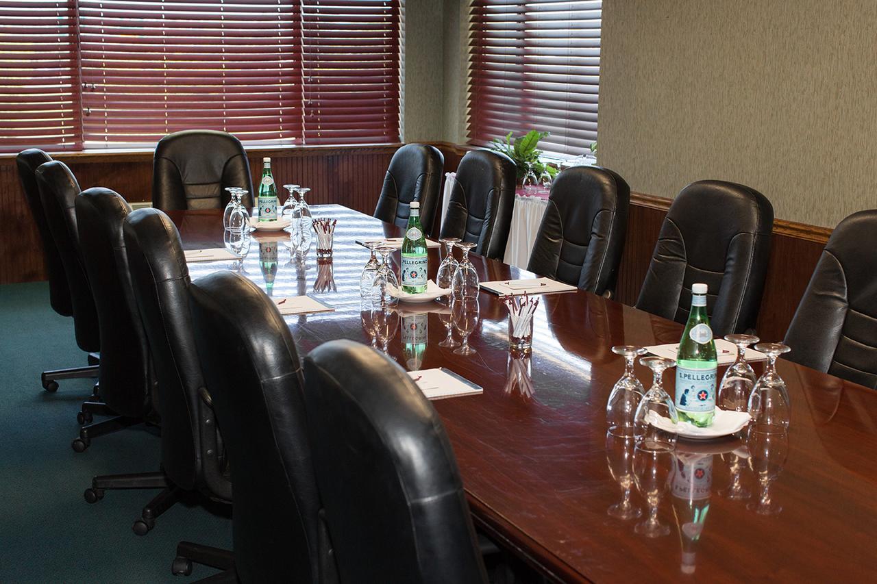 Rogue Regency Inn & Suites Medford Zewnętrze zdjęcie