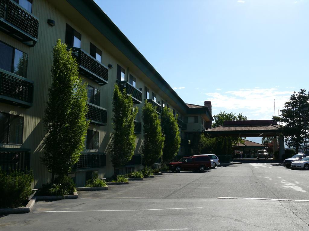 Rogue Regency Inn & Suites Medford Zewnętrze zdjęcie