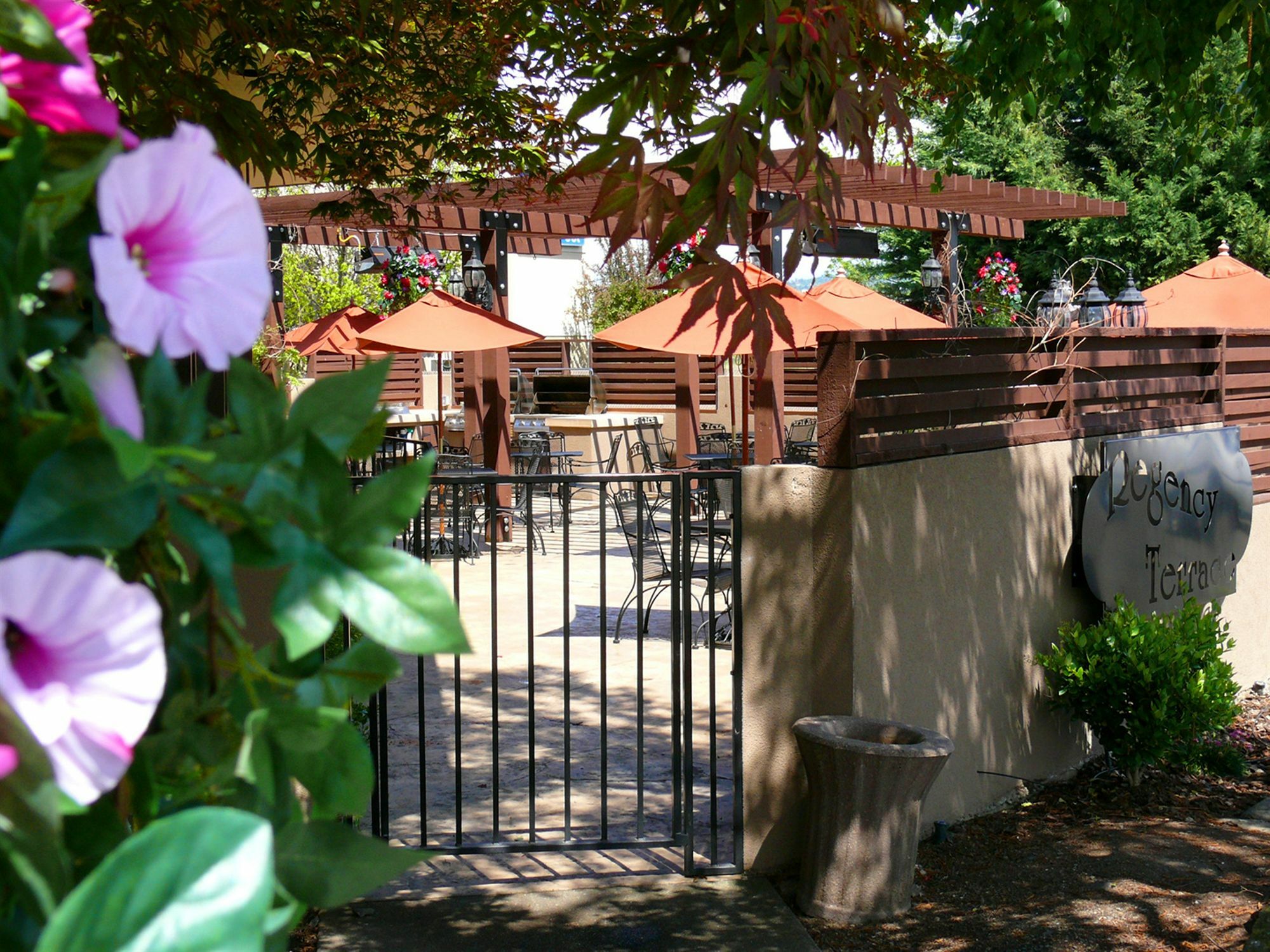 Rogue Regency Inn & Suites Medford Zewnętrze zdjęcie